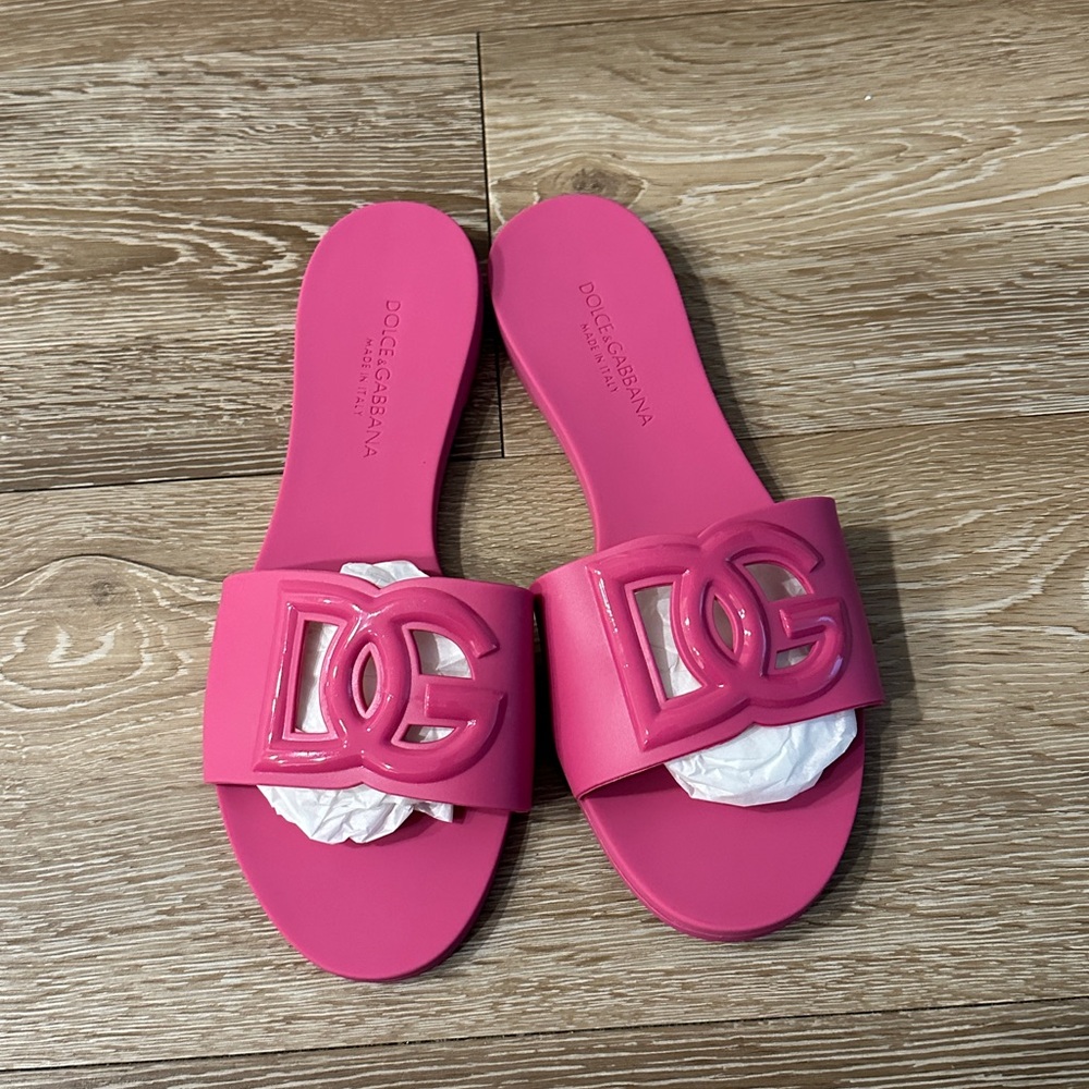 Dolce & Gabbana Vibrant Pink Sandals